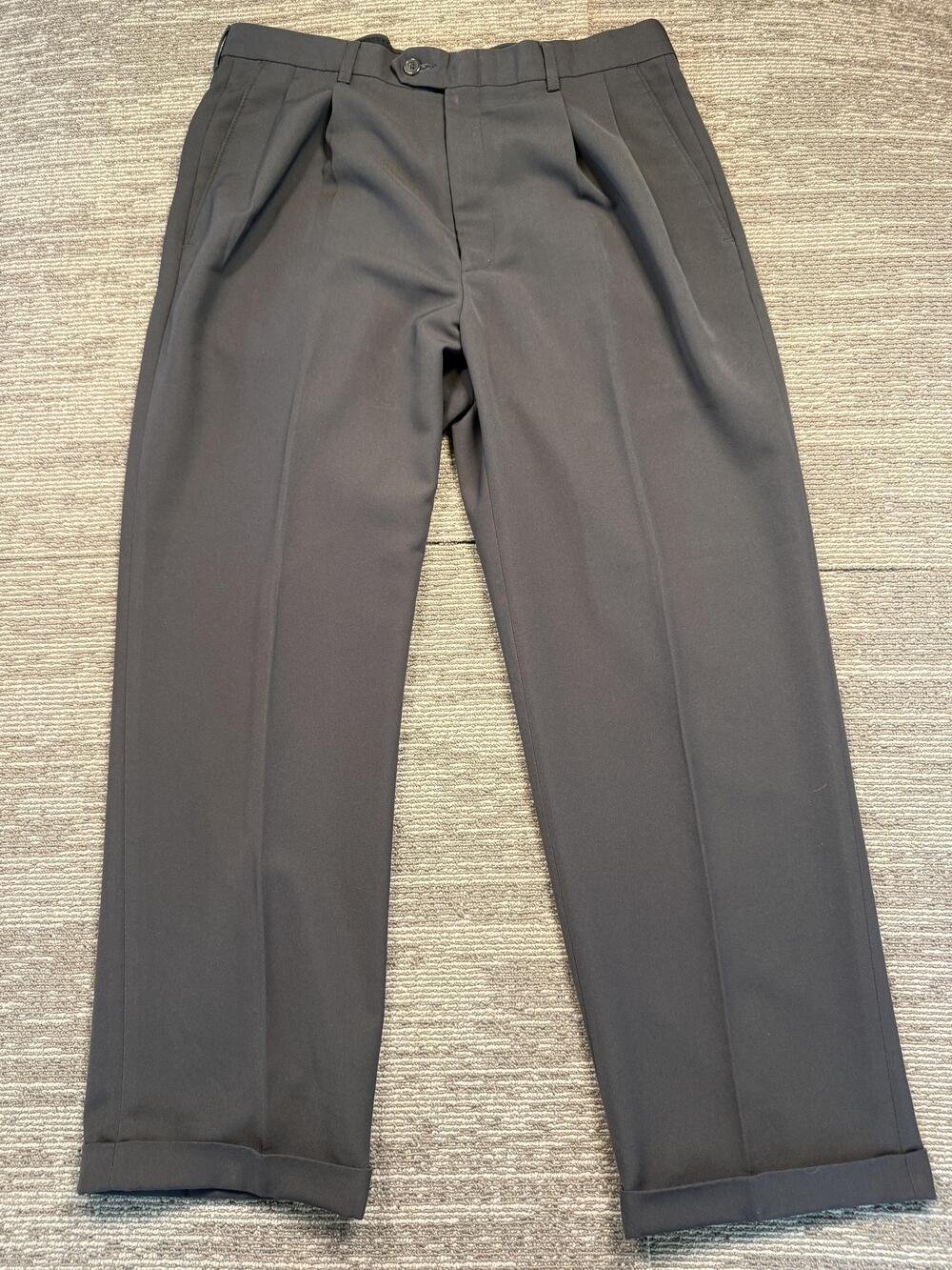 Haggar Dress Pants Mens 34x29 Gray Classic Fit Pleated Cuffed Straight Leg